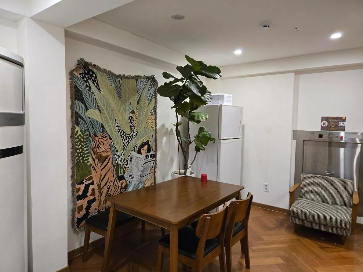 kontakty Dewey House Yeonnam